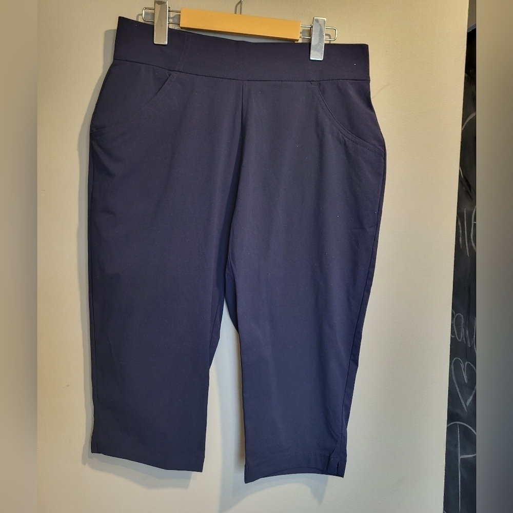 NWOT-Columbia Dark Blue Sportswear Capris, Size Medium (30)